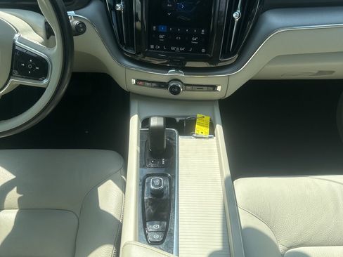 Used 2024 Volvo XC60 B5 Core AWD/4WD image 19