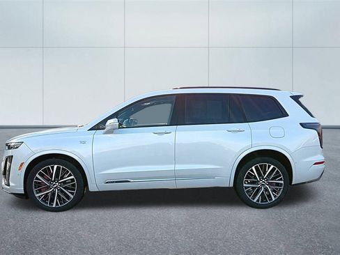 Used 2023 Cadillac XT6 Sport w/ Technology Package image 2