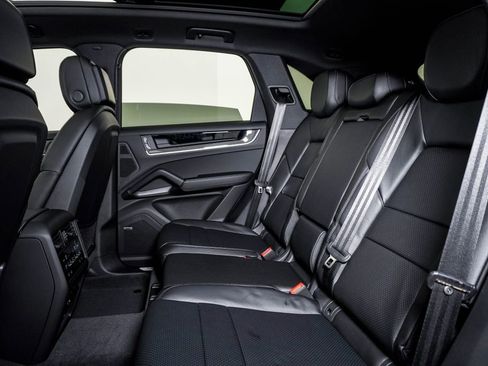 New 2026 Porsche Cayenne image 17