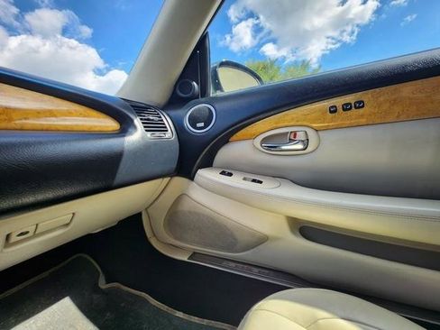 Used 2004 Lexus SC 430 Convertible image 19