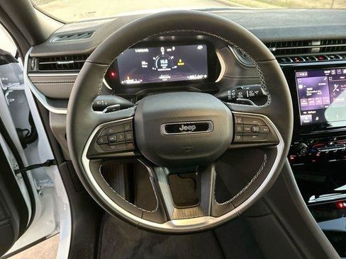 New 2025 Jeep Grand Cherokee L Laredo w/ Luxury Tech Group I image 14