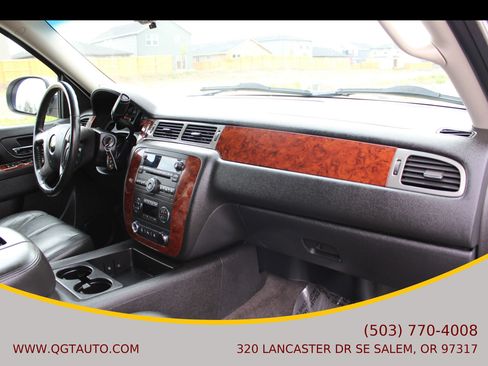 Used 2011 Chevrolet Suburban LT AWD/4WD image 22