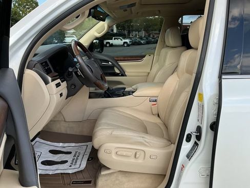 Used 2016 Lexus LX 570 4WD w/ Luxury Package image 14