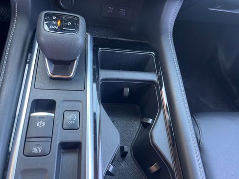 Used 2022 Nissan Pathfinder SL FWD image 18