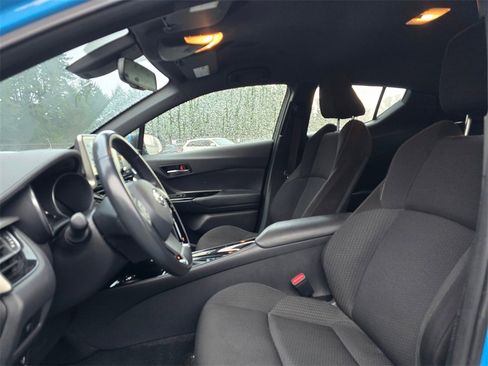 Used 2019 Toyota C-HR XLE image 2