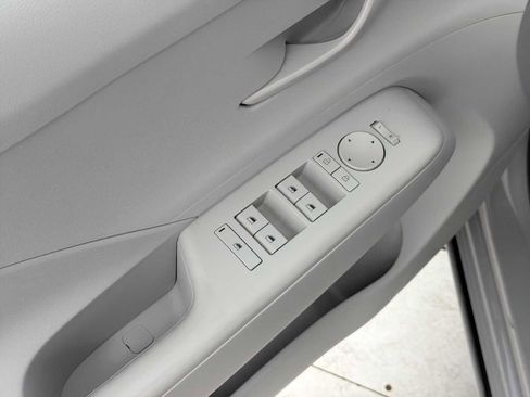 Used 2024 Hyundai Kona SEL FWD image 15