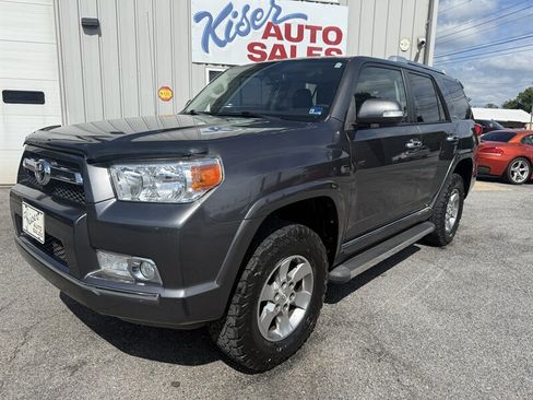 Used 2011 Toyota 4Runner SR5 w/ Premium Pkg w/Leather AWD/4WD image 2