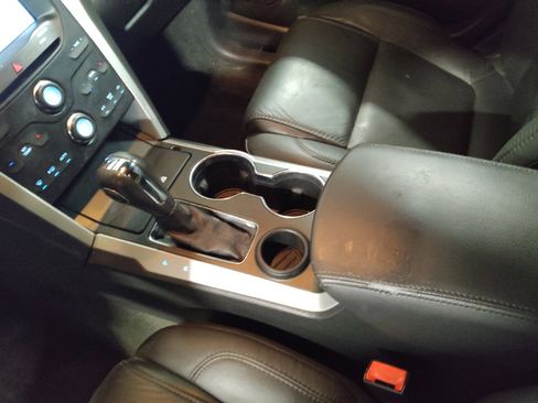 Used 2015 Ford Explorer XLT w/ Equipment Group 202A FWD image 26