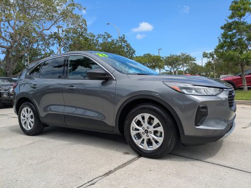 Certified 2023 Ford Escape Active w/ Tech Pack #1 FWD image 2
