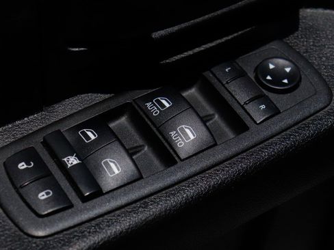 Used 2022 RAM 2500 Tradesman w/ Chrome Appearance Group image 16