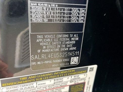 Used 2025 Land Rover Discovery Dynamic SE image 41