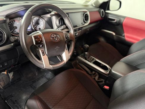 Used 2022 Toyota Tacoma SR5 AWD/4WD image 18