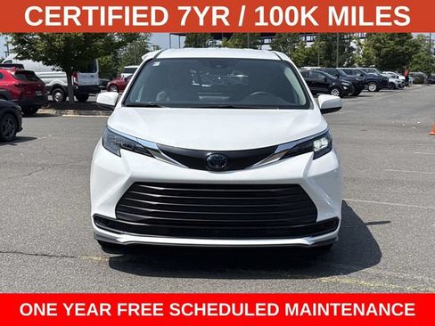 Used 2025 Toyota Sienna LE FWD image 6