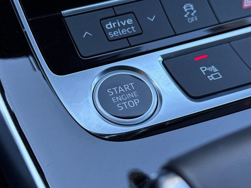 Used 2025 Audi Q7 2.0T Premium w/ Convenience Package image 21