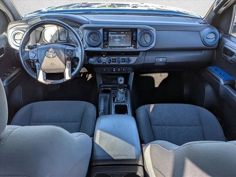 Used 2018 Toyota Tacoma TRD Off-Road AWD/4WD image 18
