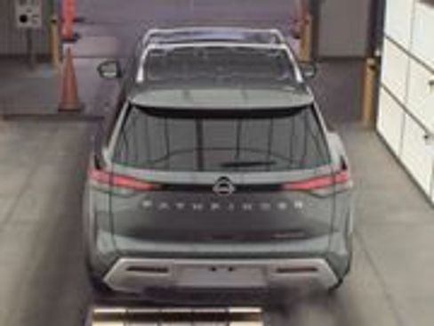 Used 2024 Nissan Pathfinder Platinum w/ Cargo Package image 3