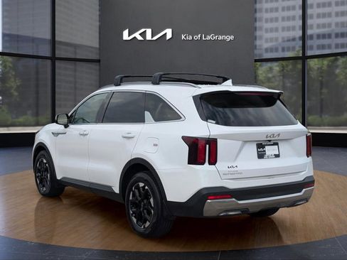 Used 2024 Kia Sorento S w/ Panoramic Sunroof Package image 12