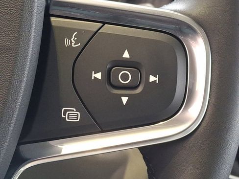 Used 2025 Volvo XC40 B5 Ultra w/ Climate Package image 23