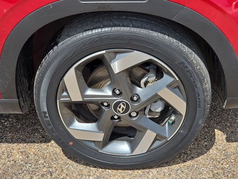 Used 2022 Hyundai Venue SEL FWD image 6