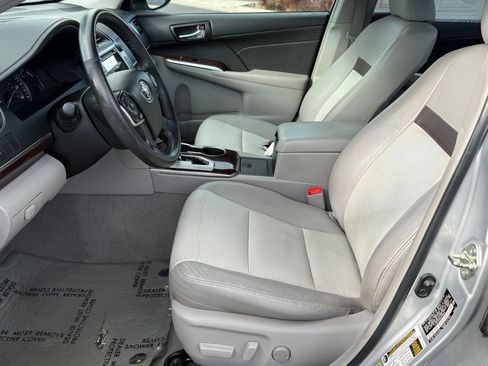 Used 2014 Toyota Camry XLE w/ Leather Package FWD image 19