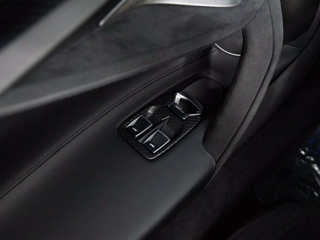Used 2024 McLaren 750S Spider RWD image 14