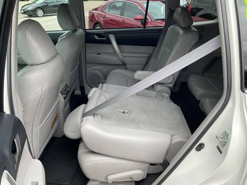Used 2012 Toyota Highlander SE w/ Tow Pkg AWD/4WD image 29