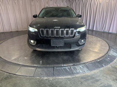 Used 2019 Jeep Cherokee Limited w/ Technology Group image 2