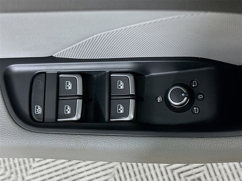 Used 2018 Audi A3 e-tron Premium w/ Sport Package image 20