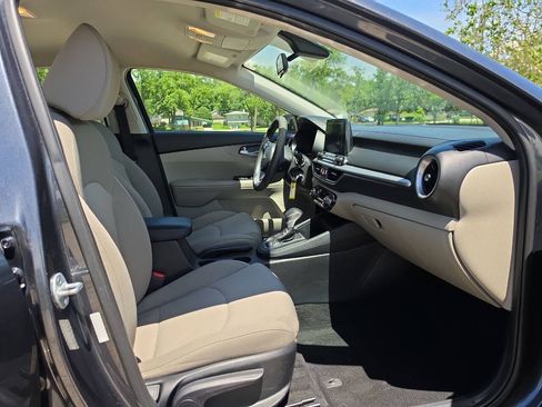 Used 2019 Kia Forte LXS FWD image 28