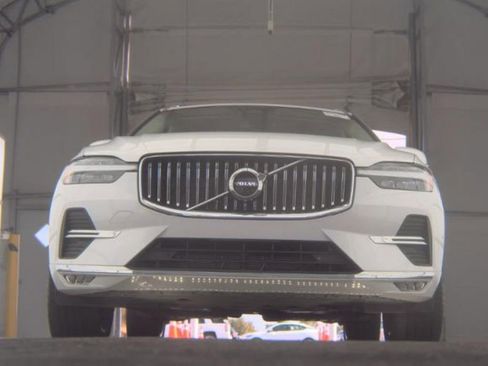 Used 2023 Volvo XC60 B5 Plus w/ Protection Package Premier AWD/4WD image 3