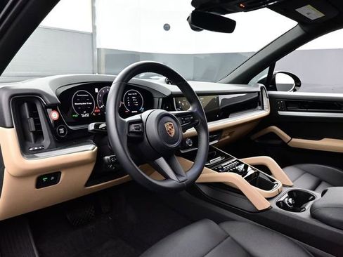 Certified 2024 Porsche Cayenne image 4