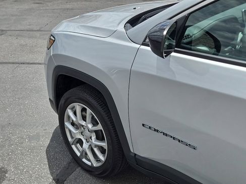 Used 2024 Jeep Compass Latitude w/ Sun and Sound Group AWD/4WD image 14