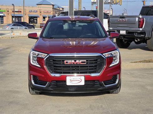 Used 2022 GMC Terrain SLE w/ Driver Convenience Package image 2