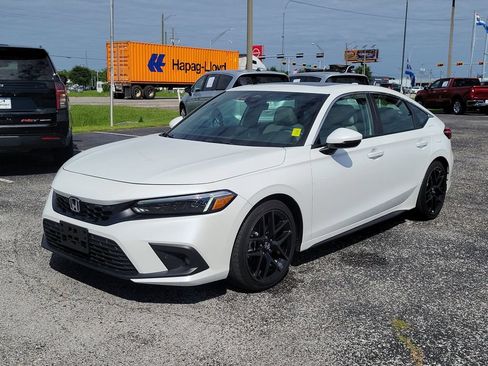Used 2024 Honda Civic Sport Touring image 2