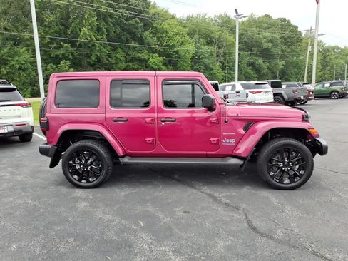 Used 2022 Jeep Wrangler Unlimited Sahara w/ Cold Weather Group AWD/4WD image 5