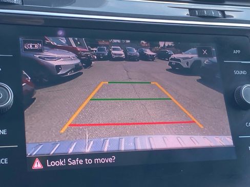 Used 2023 Volkswagen Tiguan SE w/ Panoramic Sunroof Package FWD image 14