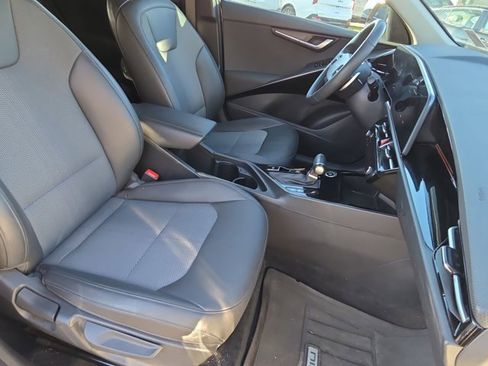 Used 2023 Kia Niro EX Touring image 12