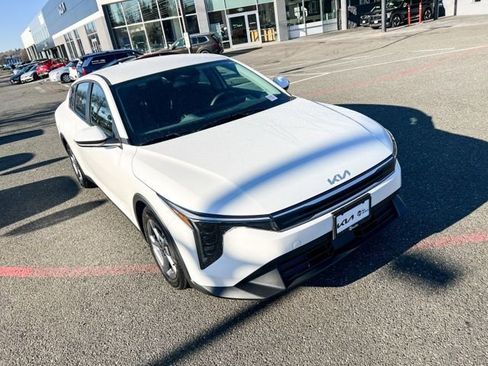 New 2025 Kia K4 LXS image 6