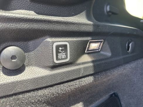 Used 2023 Jeep Grand Cherokee L Overland w/ Luxury Tech Group IV AWD/4WD image 14