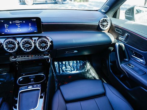 Used 2025 Mercedes-Benz CLA 250 image 15