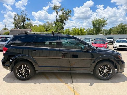 Used 2018 Dodge Journey SE w/ Blacktop Package FWD image 6