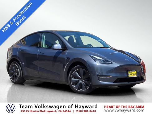 Used 2023 Tesla Model Y Long Range AWD/4WD image 1