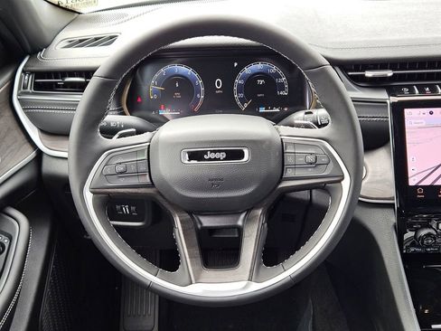 New 2025 Jeep Grand Cherokee L Limited image 13