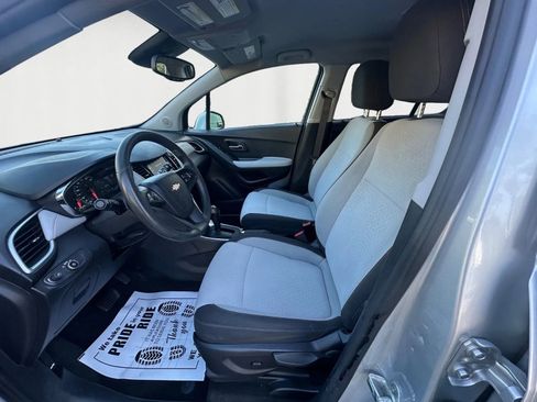 Used 2022 Chevrolet Trax LS w/ Tint and Cruise Package image 9