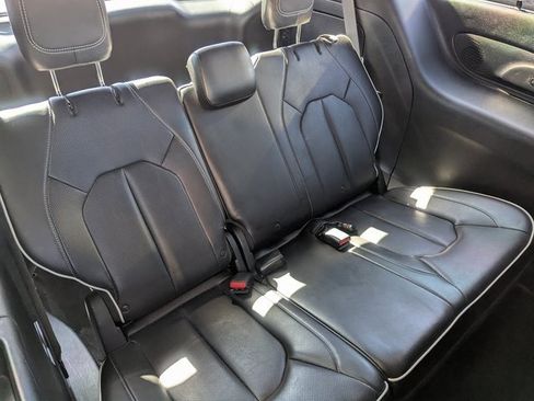 Used 2018 Chrysler Pacifica Limited w/ Advanced Safetytec Group image 32