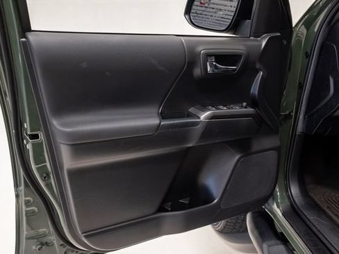Used 2022 Toyota Tacoma TRD Sport w/ Technology Package AWD/4WD image 9