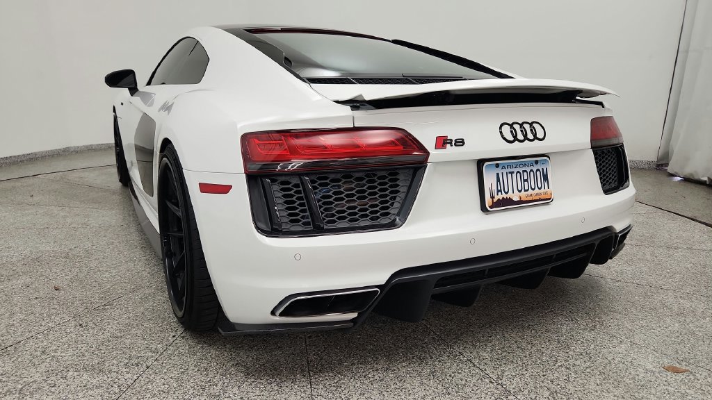 Used 2017 Audi R8 V10 w/ Carbon Exterior Package AWD/4WD image 62