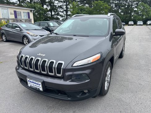 Used 2015 Jeep Cherokee Latitude FWD image 2