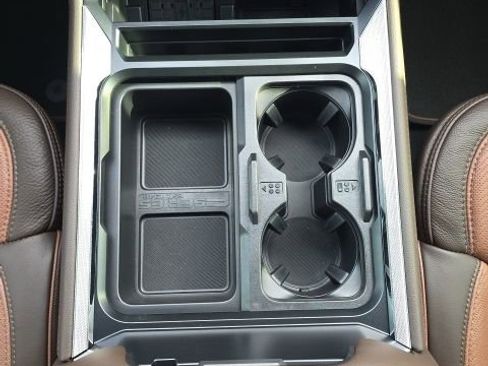 Used 2025 Ford F350 King Ranch w/ FX4 Off-Road Package image 39