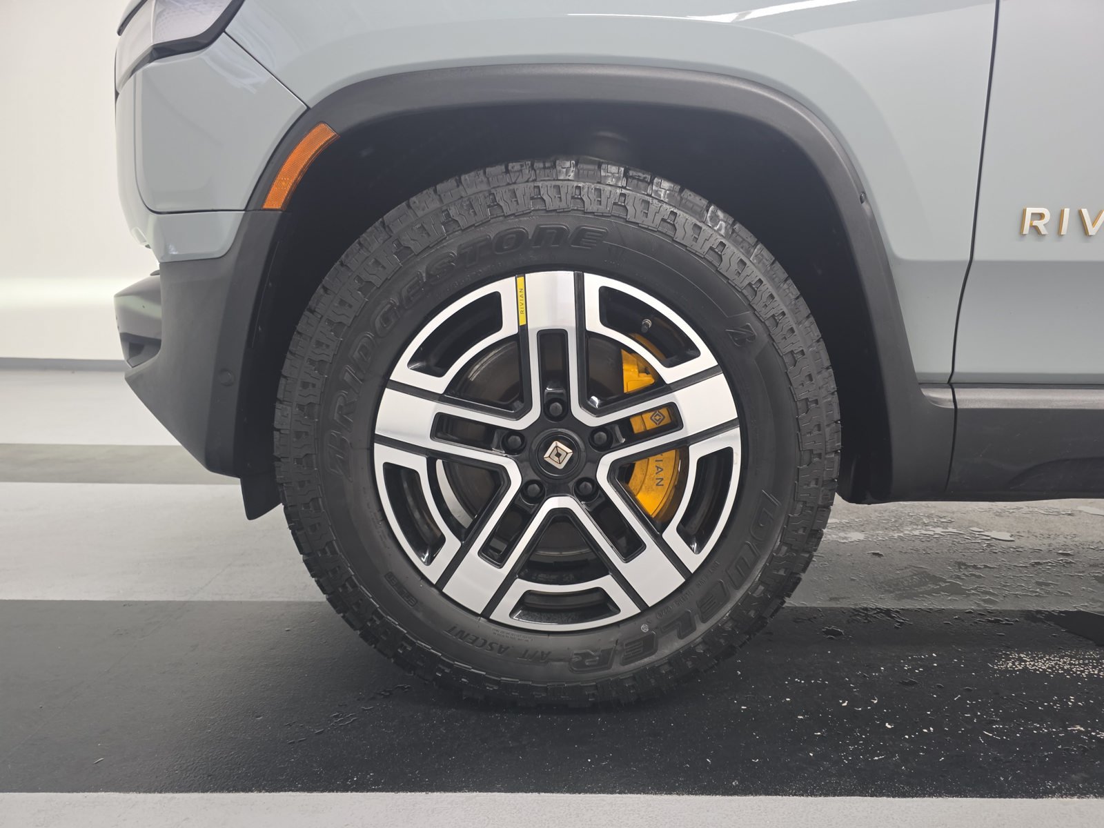 Used 2022 Rivian R1T Adventure AWD/4WD image 9